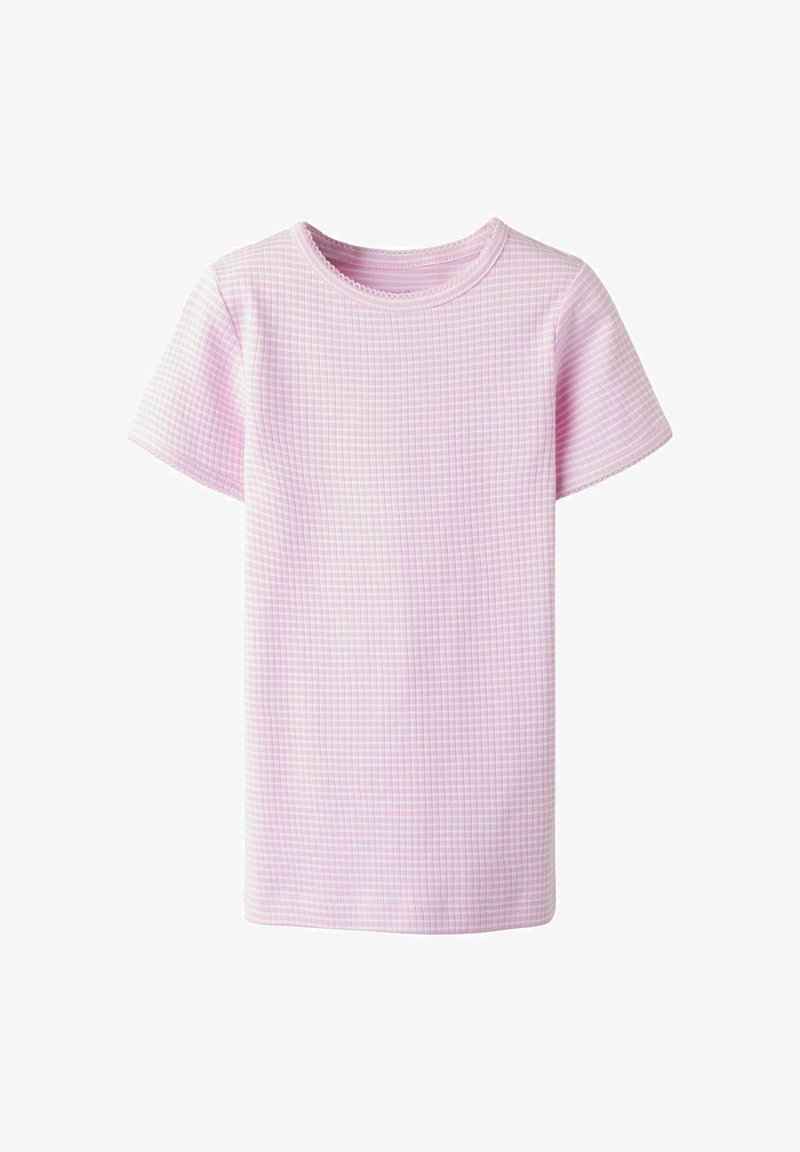 Světle růžové tričko s krátkým rukávem s texturovaným kostkovaným vzorem. Má kulatý výstřih a rovný lem. Vyrobeno z měkké tkaniny.