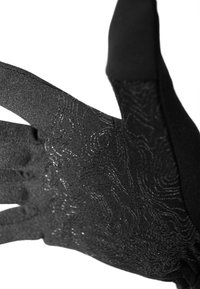 Gant noir avec motif texturé sur la paume, tissu extérieur lisse et design ajusté. Fabriqué en matériau extensible pour plus de flexibilité.