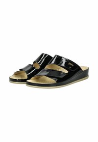 Sandali in pelle verniciata nera con due cinturini larghi e design con punta aperta. Presentano una soletta ammortizzata e una suola leggermente rialzata per il massimo comfort.