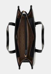 Borsa tote in pelle nera con doppi manici, chiusura con zip e ampia interior con fodera a motivo beige e una tasca con zip aggiuntiva.