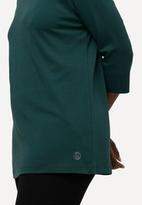 Ulla Popken CLASSIC STEHKRAGEN 3/4-ARM - Långärmad tröja - dark green