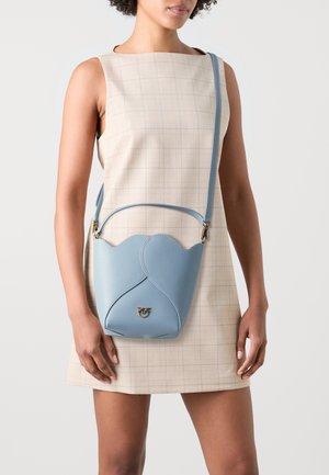 Pinko HEART  - Håndtasker - light blue/antique gold