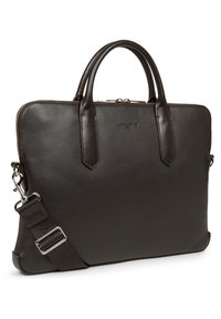 Valigetta in pelle marrone scuro con superficie texture, manici superiori doppi, tracolla rimovibile e dettagli in metallo argentato.