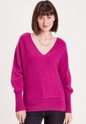 Magenta Strickpullover mit V-Ausschnitt, langen Ärmeln und gerippten Ärmel- und Saumbündchen. Weiche Textur, lässige Passform und glatte Oberfläche.
