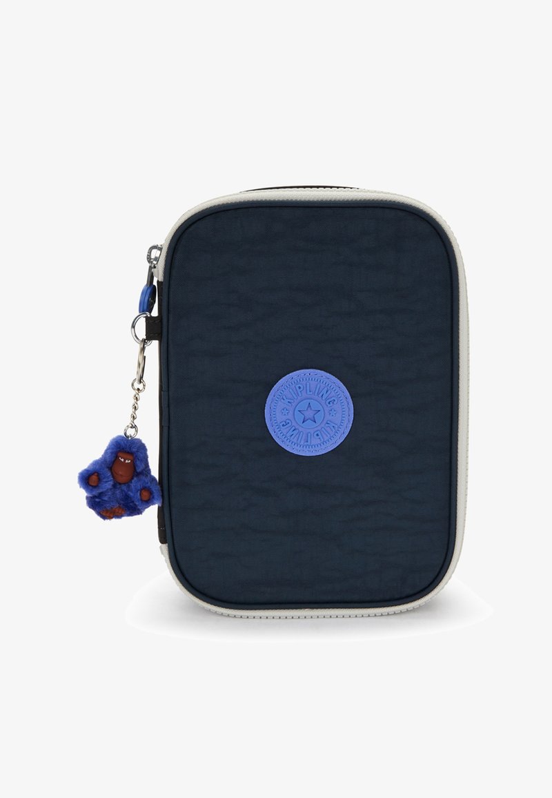 Mörkblå hårdskalväska med en strukturerad yta, cirkulär blå logotyp, ljusgrå dragkedja och en blå apa charm fäst.