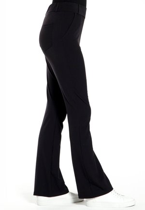 Zwarte flarebroeken van rekbare stof met een gladde textuur, voorzien van een tailleband, zijzakken en een slim fit tot aan de knie.