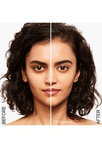 Shiseido SYNCHRO SKIN RADIANT LIFTING FOUNDATION SPF30 - Base de maquillaje - bamboo