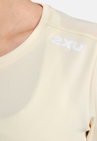 2XU Sports T-shirt - pixel lemon-white reflective
