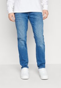 Jack & Jones - JJICLARK JJORIGINAL  - Prigludę džinsai - blue denim Miniatiūros vaizdas 1