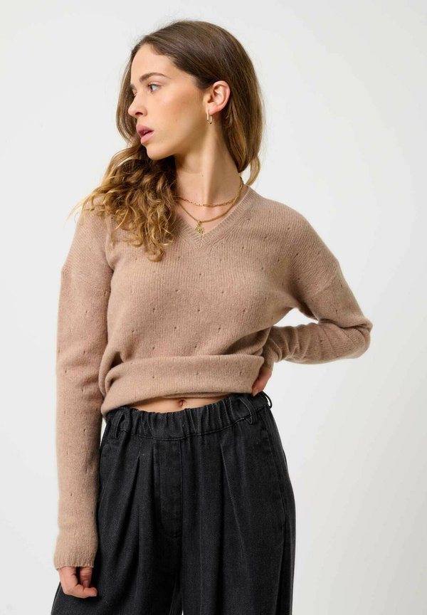 DOTY V-NECK 4 THREADS - Strickpullover - mottled camel