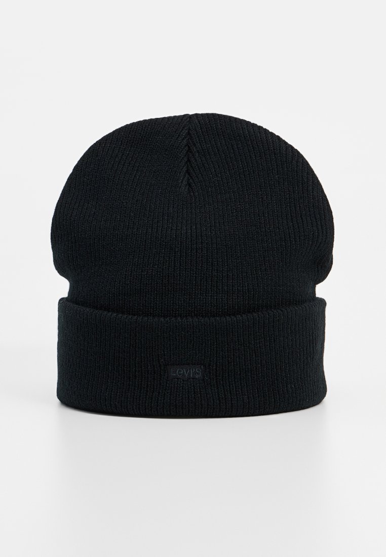 Bonnet en tricot noir avec un revers, fabriqué à partir d'un matériau doux, présentant une petite étiquette logo à l'avant et un motif texturé en côtes.