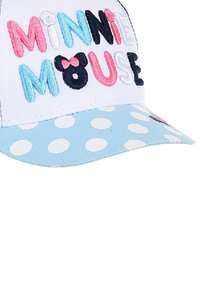 Gorra azul y blanca con lunares, con bordado de "MINNIE MOUSE" en letras rosas, azules, negras y blancas en la parte frontal.
