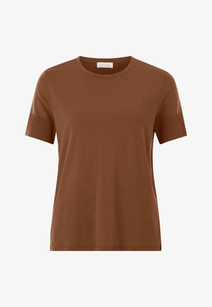 Pruun lühikeste varrukatega ümar kaelusega T-särk soonikkoes varrukasäärtega, valmistatud siledast kangast.