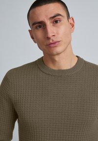 Casual Friday KARLO STRUCTURED CREW NECK KNIT - Neule - bungee cord