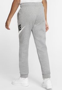 Nike Sportswear CLUB PANT UNISEX - Träningsbyxor - grey