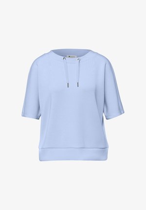 Sudadera de manga corta de color azul claro con cuello redondo y cordones ajustables con puntas de metal.