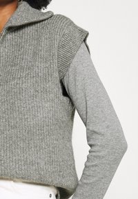 OPUS Triko s potiskem - grey