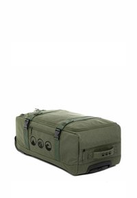 Borsa duffel verde con accenti neri, caratterizzata da una forma rettangolare, cinghie regolabili e icone su un lato. Superficie texturizzata e dettaglio della cerniera.