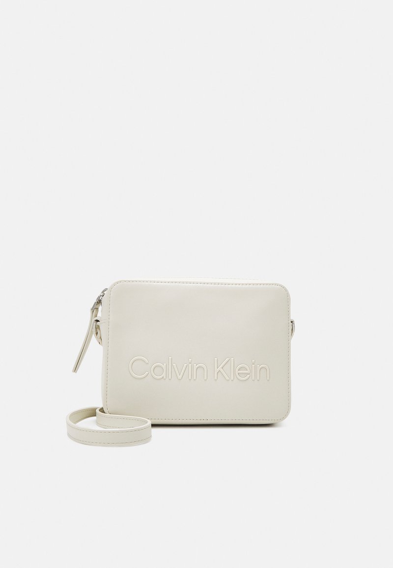 Calvin Klein SET CAMERA BAG Umh ngetasche Dark Ecru offwhite Calvin klein set camera bag umh ngetasche dark ecru offwhite