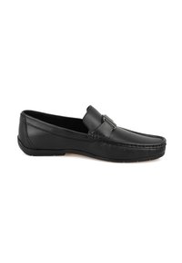 Schwarze Lederloafers mit einem eleganten Design, gestickten Details und einem dezenten Hardware-Akzent an der Oberseite. Flexible Gummisohle.