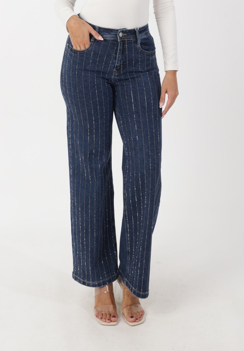 Vida mörka denimjeans med vertikala silverränder, hög midja, framfickor och en lätt fransig fåll.