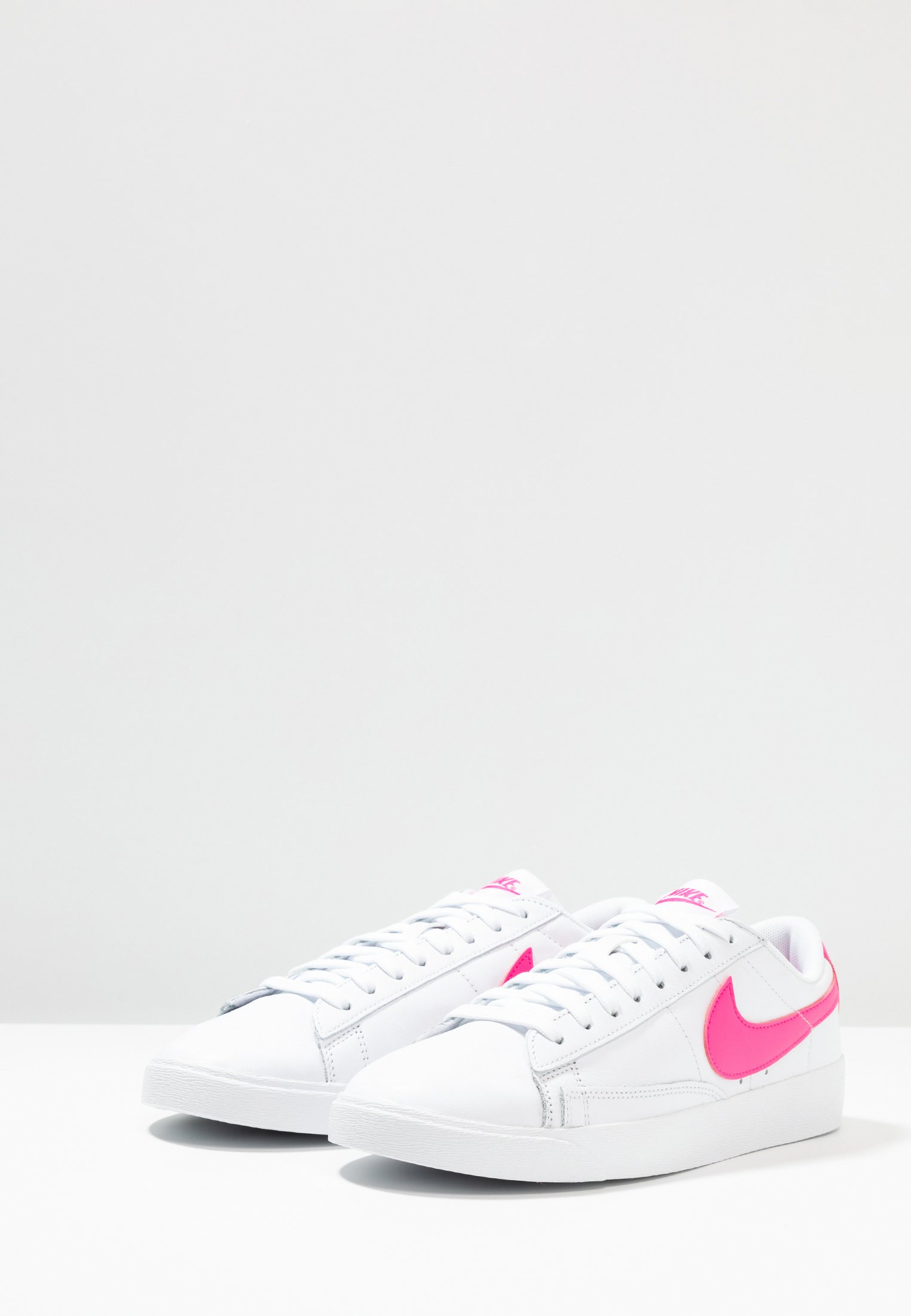 fuchsia nike blazers