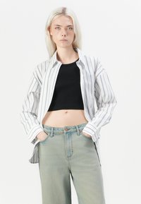 Wrangler LOOSE STRAIGHT - Traperice opuštenog kroja - silver lake