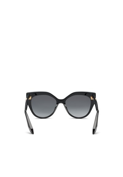 Lunettes de soleil œil de chat noires avec verres dégradés foncés et branches texturées, présentées sur fond blanc.
