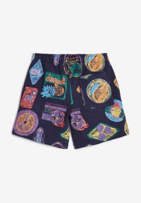 Pantaloni corti blu navy con una varietà di stampe grafiche e frutta colorata, con cintura elastica e tasche laterali. Realizzati in tessuto leggero.