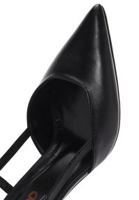 Scarpa nera in pelle con tacco alto, punta affusolata, fianchi aperti e sottili cinturini, caratterizzata da una superficie liscia e una finitura lucida.