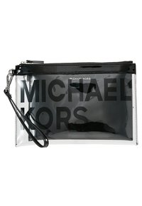 Pochette rectangulaire noire et transparente pour poignet avec logo Michael Kors en grandes lettres noires et fermeture éclair sur le dessus.