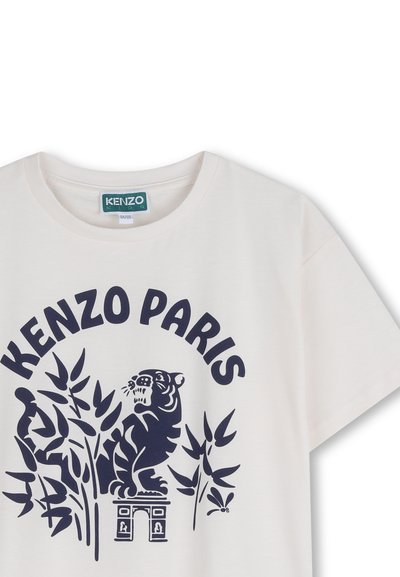 Wit T-shirt met marineblauwe tekst "KENZO PARIS", afbeelding van een brullende tijger die op een boog staat, omringd door bamboebladeren.