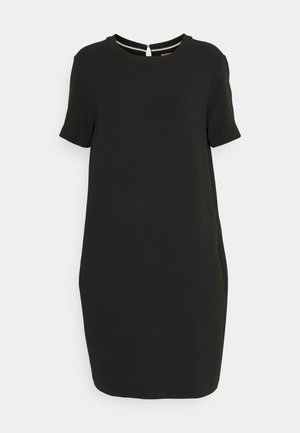 Fekete, rövid ujjú ruha kerek nyakkivágással, egyenes fazonnal és látható hátsó cipzárral. Sima anyag, minimalista dizájnnal.