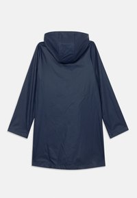 Marinevannfrakk med lange ermer, hette og en jevn tekstur; har et enkelt design uten synlig utstyr eller detaljer.