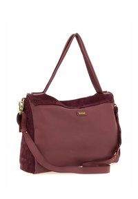 Borsa bordeaux realizzata in pelle liscia e camoscio, dotata di una sola tracolla e di una tracolla removibile, con accessori in tono dorato.
