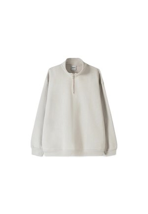 Sweatshirt léger gris clair avec un col haut, une fermeture éclair demi-longueur à l'avant et des poignets élastiques. Tissu doux et coupe décontractée.