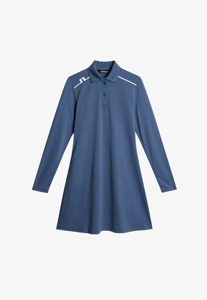 Robe polo bleue à manches longues avec col, patte de boutonnage à trois boutons et rayures blanches angulaires sur les zones des épaules.