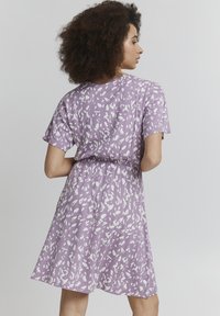 ICHI IHLisa - Džersejové šaty - lavender mist