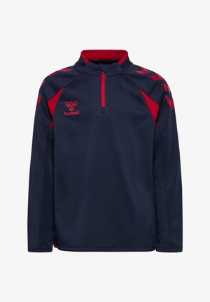 Granatowa sportowa bluza z czerwonymi akcentami, suwakiem do ćwiartki oraz logo hummel na piersi i szewronami na ramionach.