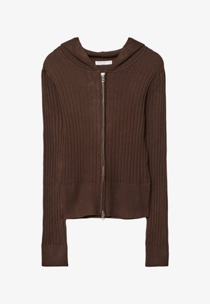 Hnědý žebrovaný svetr s kapucí na zip a přiléhavým střihem, dlouhé rukávy a texturovaná látka. Obsahuje přední zip a silné manžety.