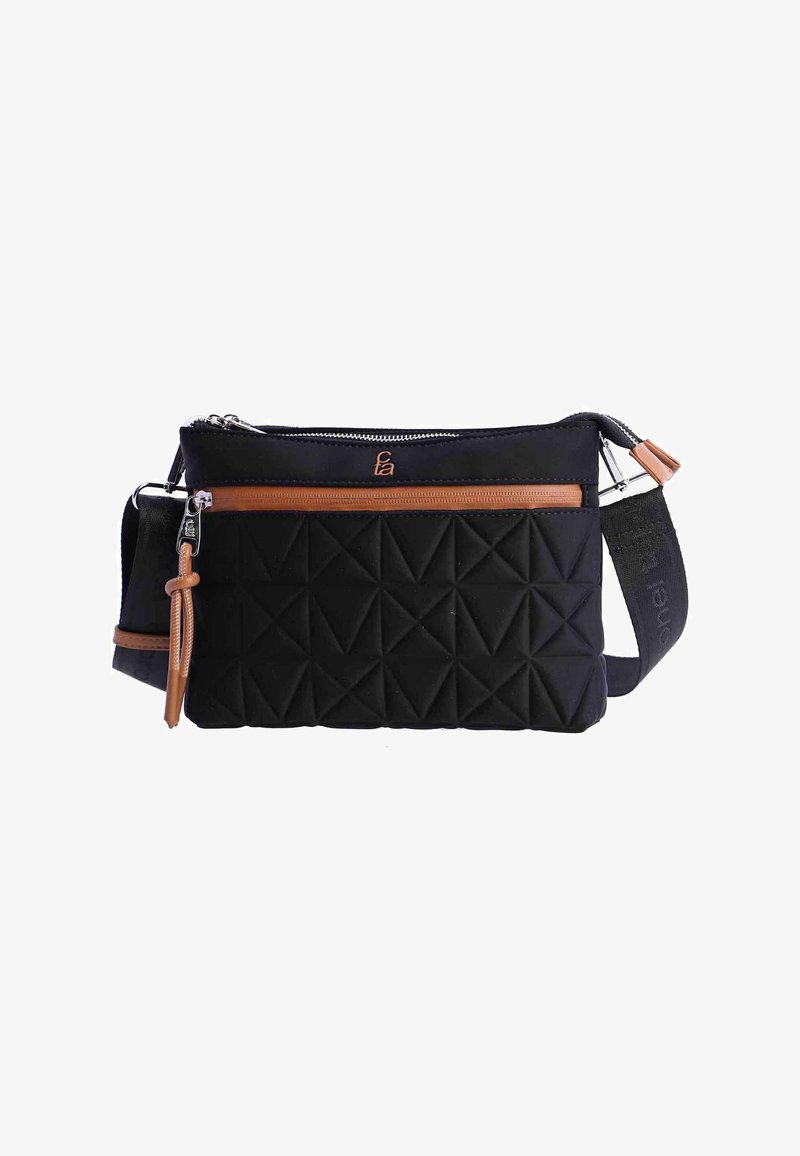 Bolso bandolera negro hecho de material acolchado, con un cierre de cremallera en color marrón contrastante y una correa texturizada de longitud ajustable.