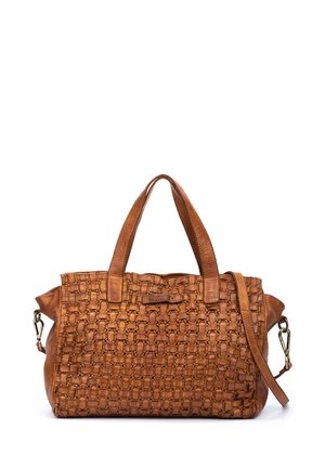 Sac à main en cuir marron avec motif tressé, deux poignées supérieures et une bandoulière amovible avec des attaches dorées.