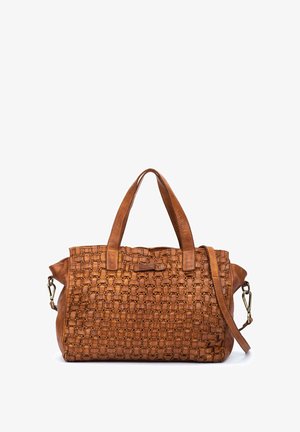Bolso de cuero marrón con patrón tejido, dos asas superiores y una correa de hombro desmontable con herrajes dorados.