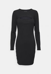 Robe noire côtelée à manches longues avec un détail découpé au niveau de la poitrine et une coupe moulante. Texture lisse avec un col rond.