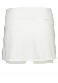 Witte skort gemaakt van lichtgewicht stof met een gladde textuur, brede tailleband en gelaagd ontwerp met ingebouwde shorts eronder.