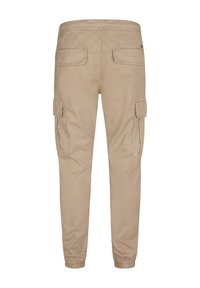 Beige cargobroek met elastische boorden, voorzien van twee zijvakken en twee achterzakken, gemaakt van lichtgewicht stof.