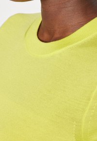 BOSS Jednoduché tričko - yellow