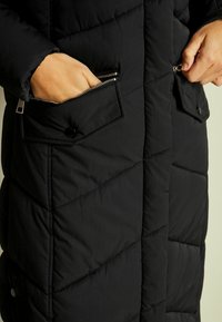 Next REGULAR FIT - Zimní kabát - black