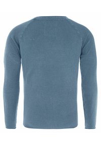 Langärmliger Pullover aus strukturiertem hellblauem Strick, mit einem runden Ausschnitt und gerippten Bündchen, entworfen für Komfort und Wärme.