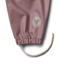 Close-up of mauve elastic sleeve cuff with beige adjustable drawstring and round logo reading "Wheat Danish Design est 2002."